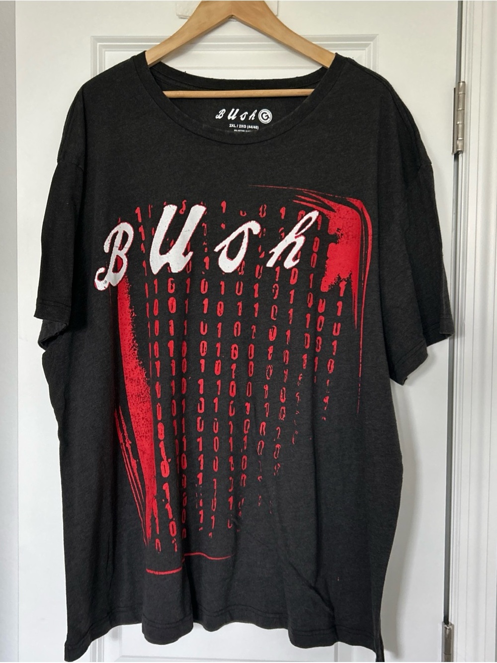 Men's Bush Boxy Band Tour Graphic T-Shirt Sz 2XL Distressed Neckline Hem NWT